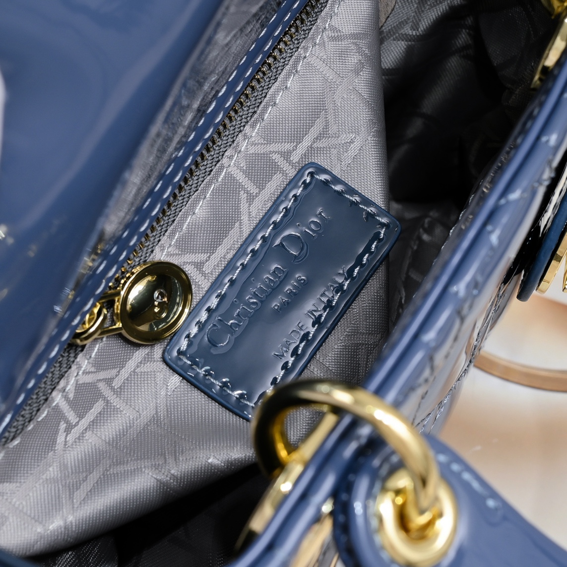 Mini Lady Dior Bag Blue patent leather CD2025 XB071 17cm
