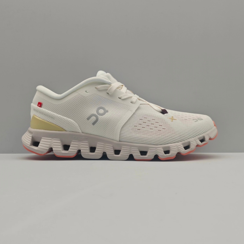 On Cloud Sneakers Sports shoes ON Cloud X4