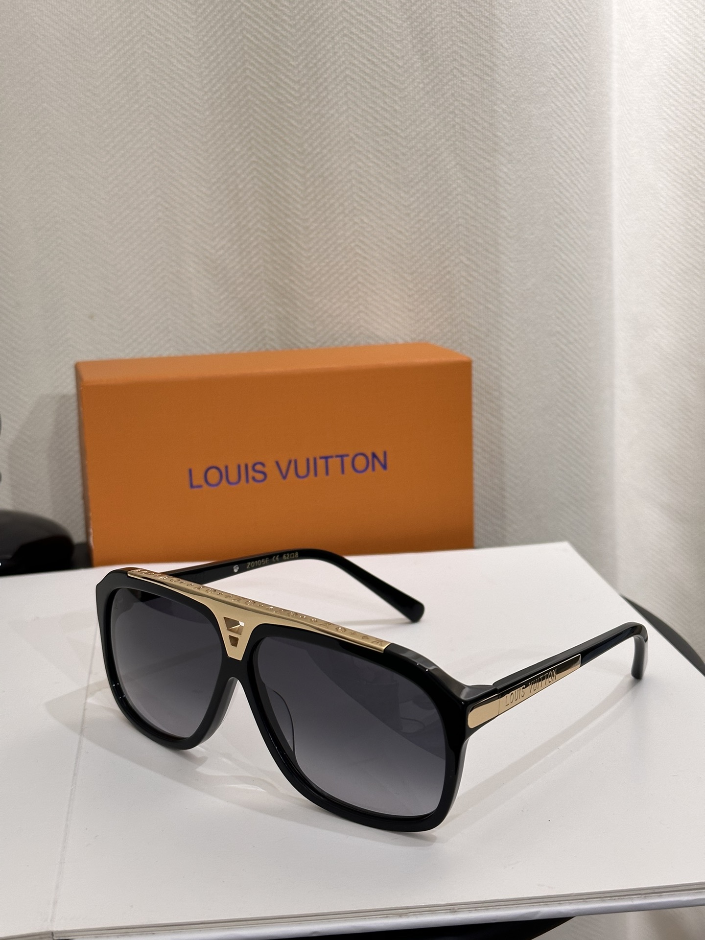 LV Sunglasses Z0105E SM021