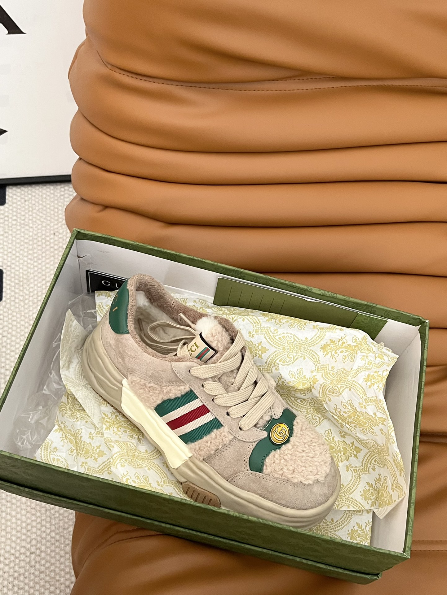 Gucci 022 Casual shoes XM092