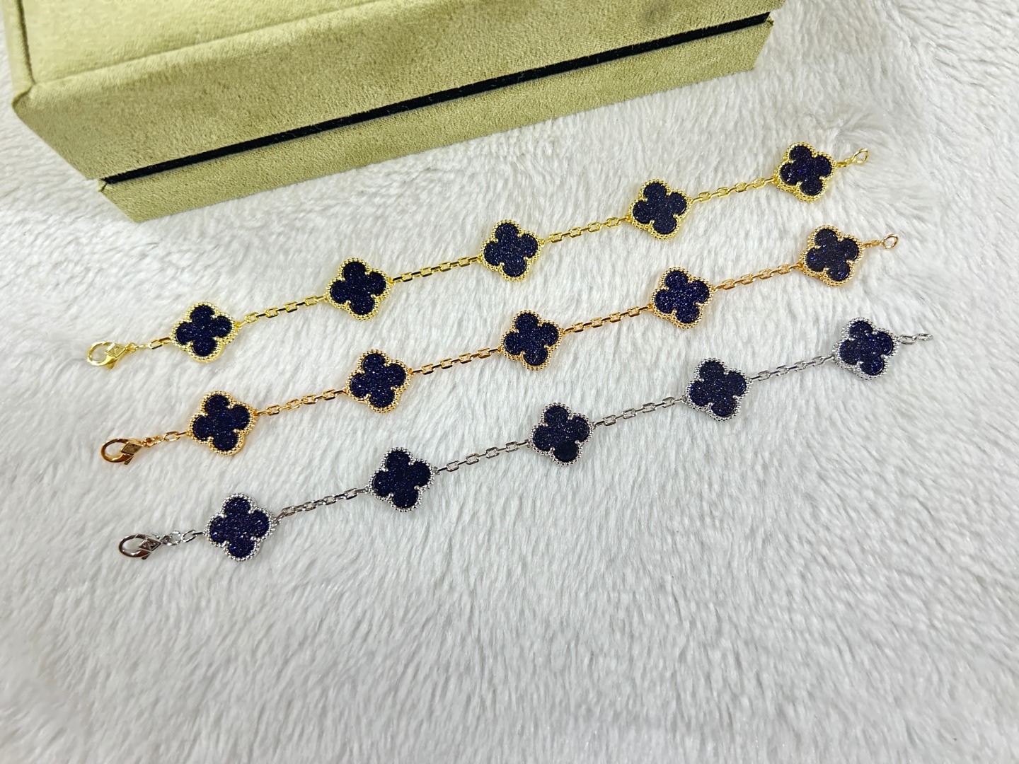 Van Cleef & Arpels Jewelry Bracelets Five flower magic colored stone bracelet