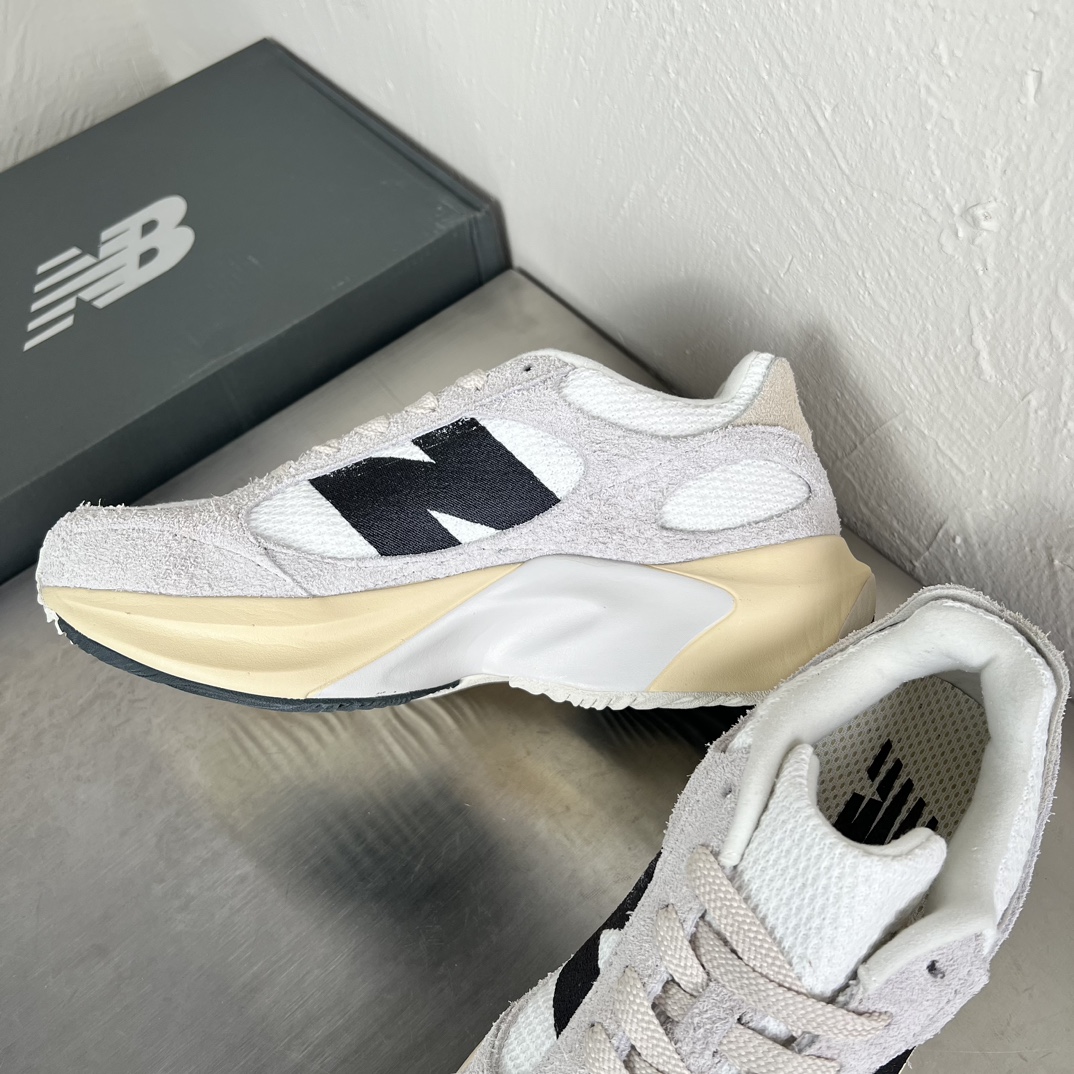 New Balance Sneakers SportsNB warped runner