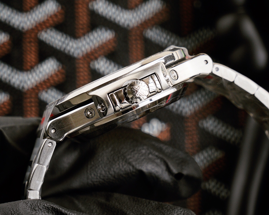 PATEK PHILIPPE NAUTILUS 5726 40.5mm