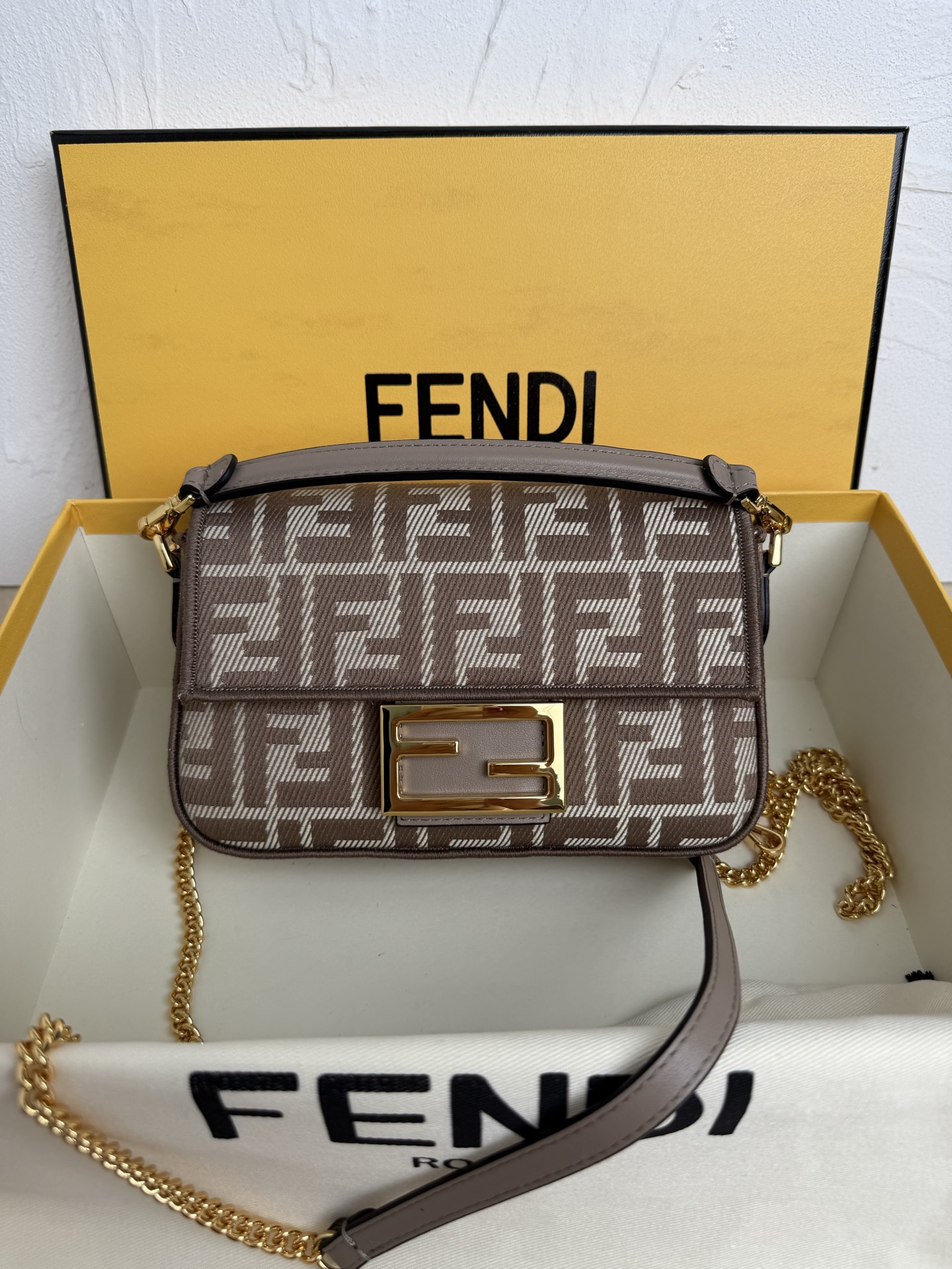 Fendi Shoulder Bag Ladies' Favorite