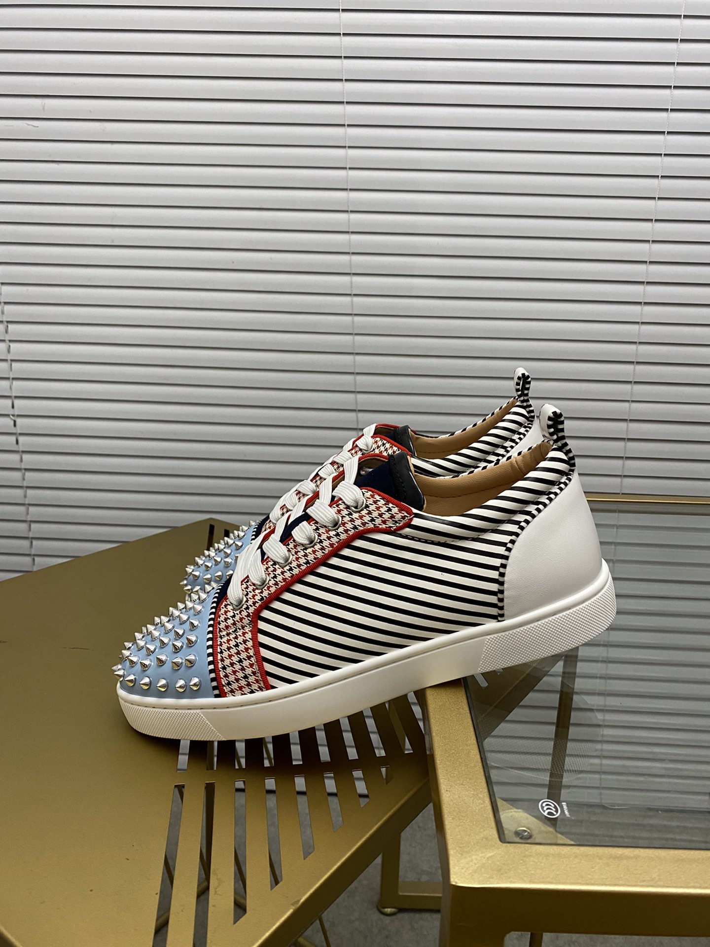 Christian Louboutin 027 Casual shoes HL003