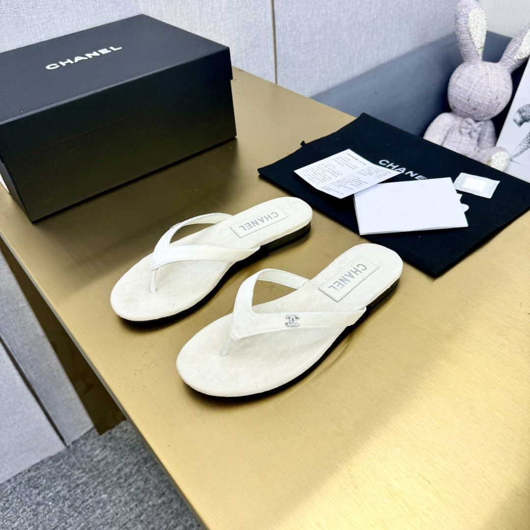 Chanel Shoes Ladies' runway style flip flops