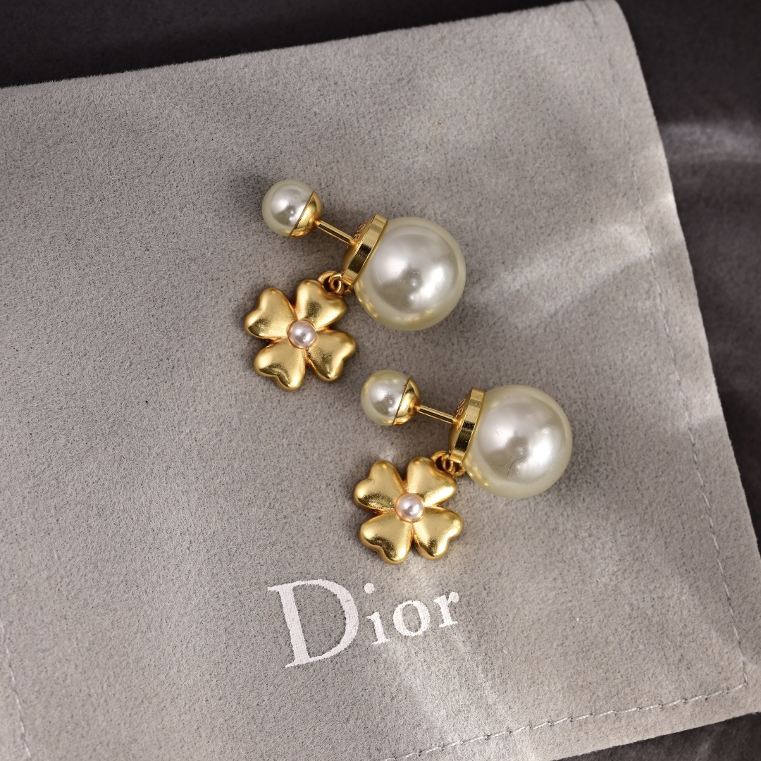 Dior Jewelry Earring  Four-leaf clover combined with pearl earrings