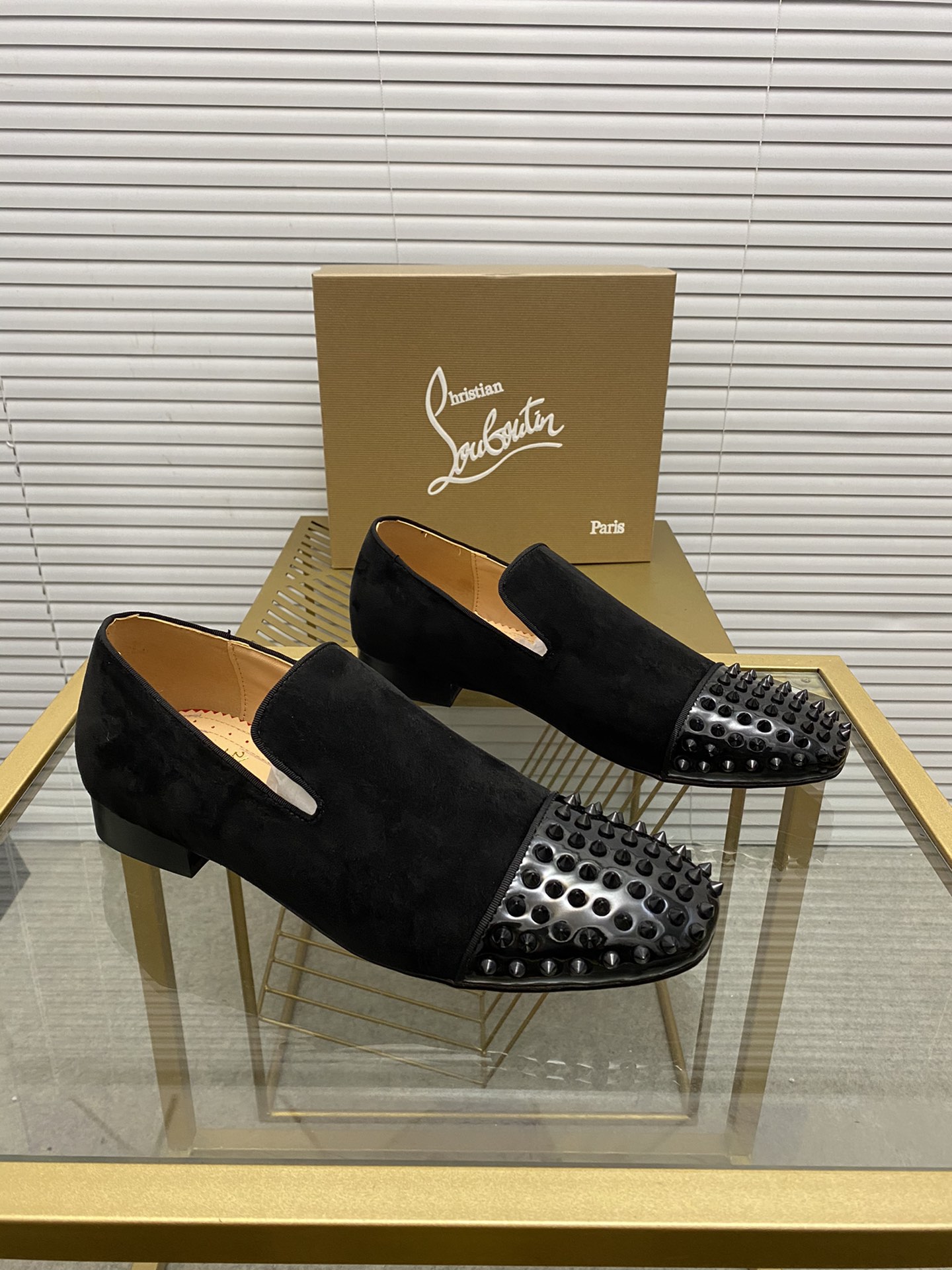 Christian Louboutin 047 Casual shoes HL003