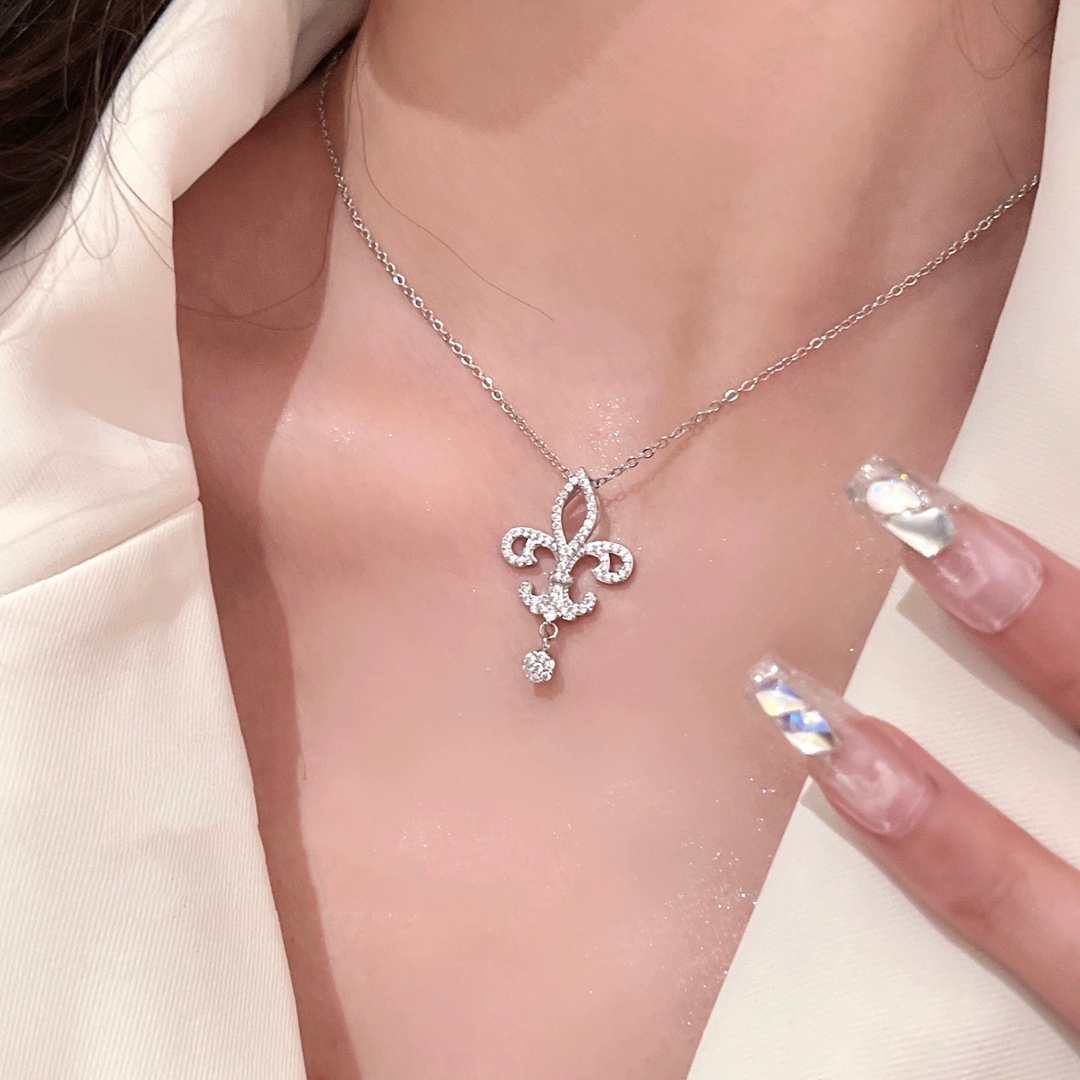 Tiffany & Co. Necklace 001