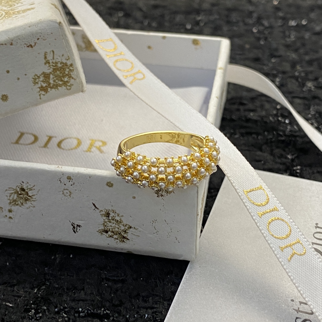 Dior Jewelry Rings  Round and full lines