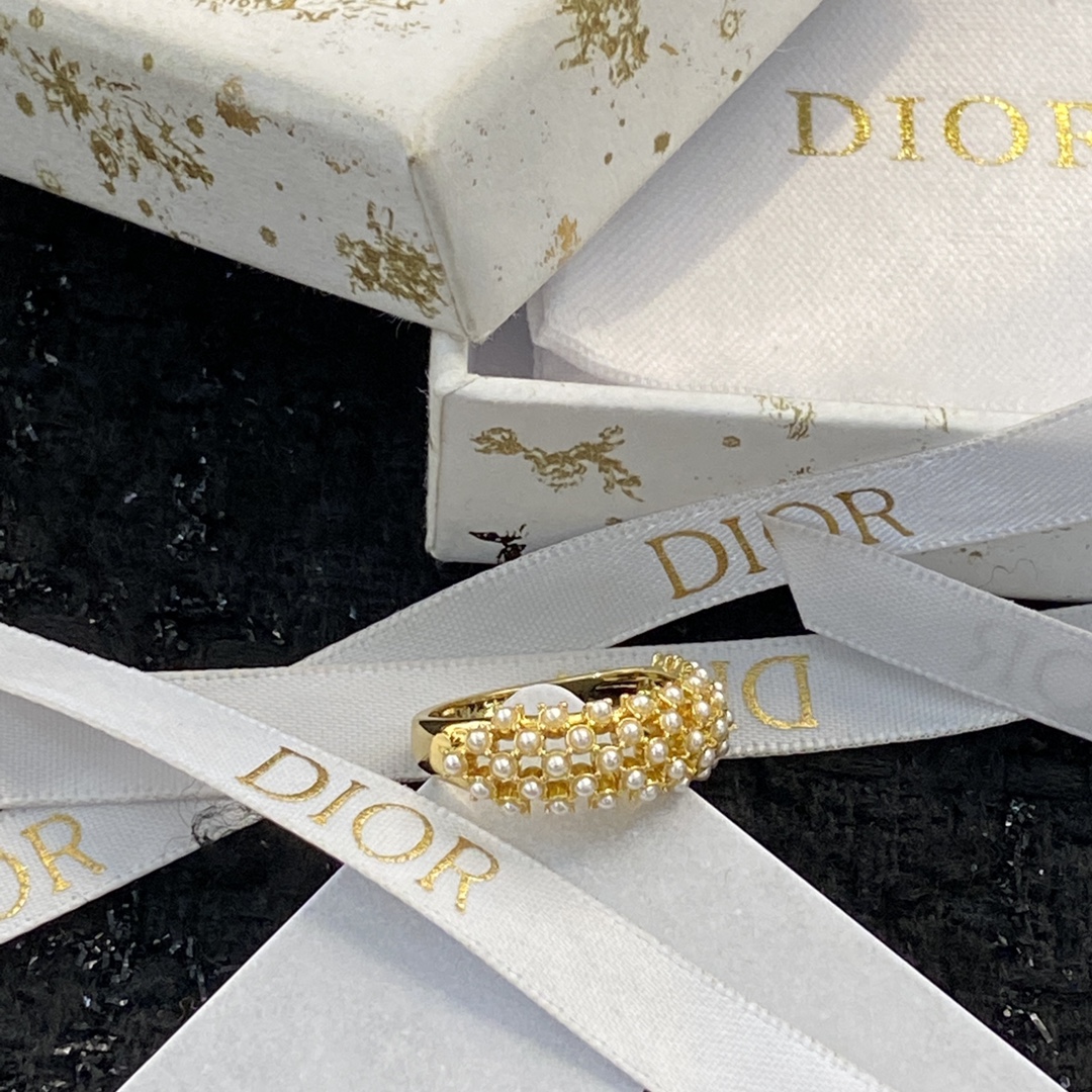 Dior Jewelry Rings  Round and full lines