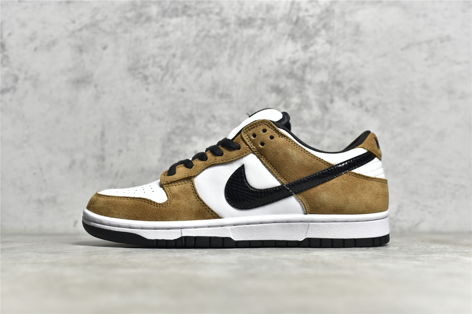 NK SB Dunk Low Pro  Trail End  304292-102 XM072