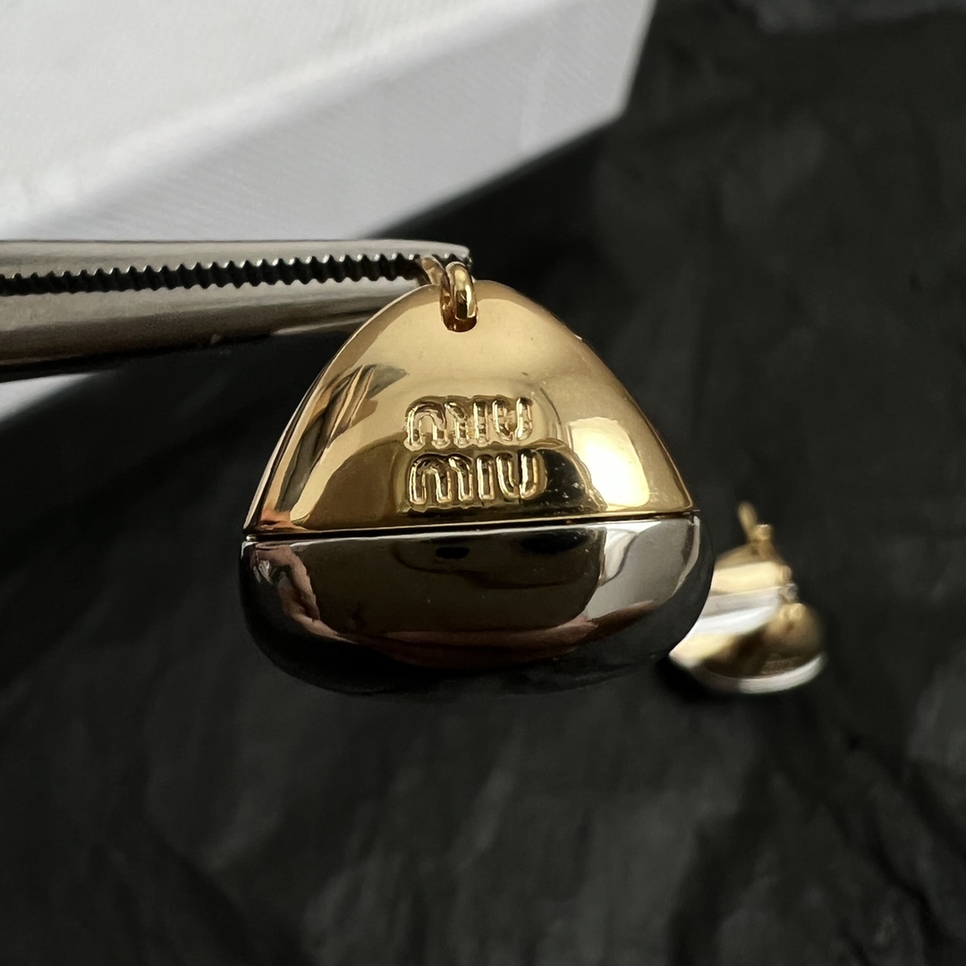 Miu Miu Jewelry Earring Small and Exquisite with Full Design Sense