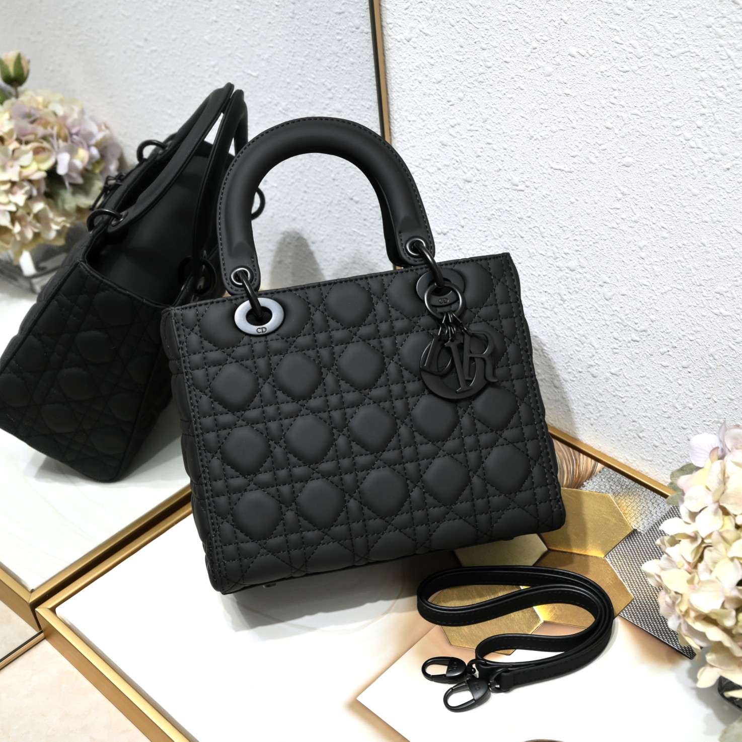 Medium Lady Dior Bag Black Matte 2022 LM071 24cm