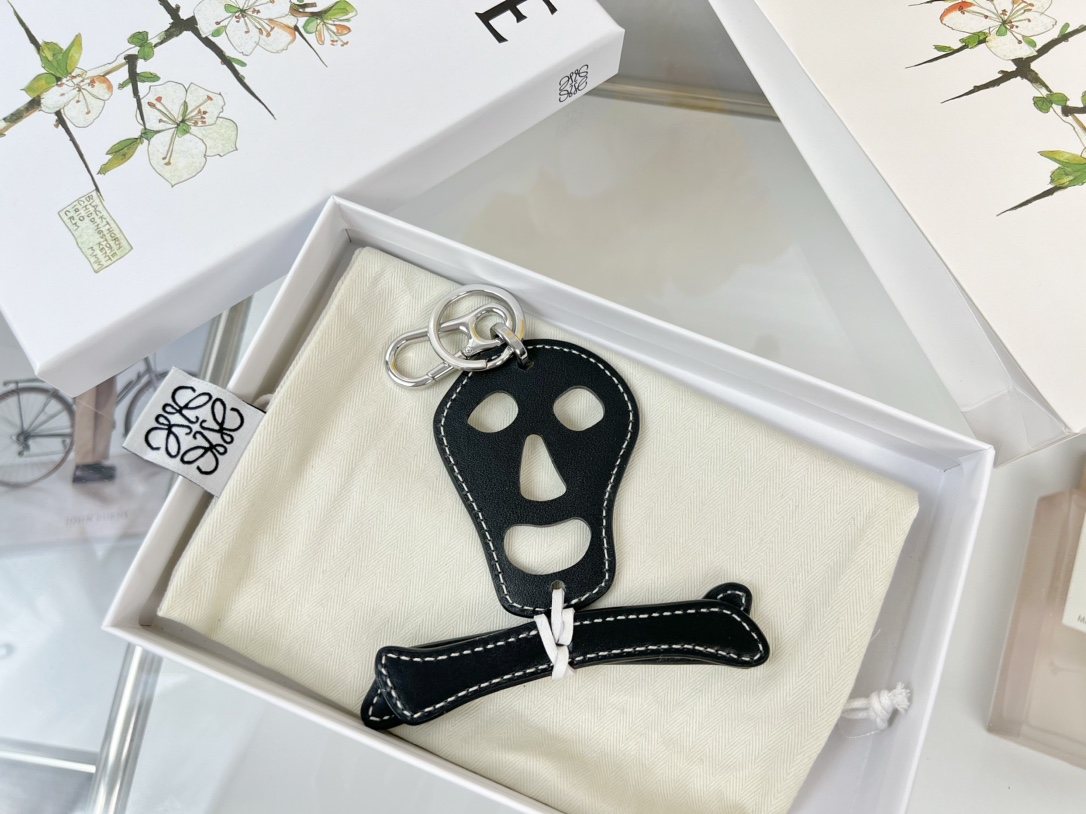 Loewe Key Chain Skulls Charm Imported Calfskin Keychain Pendant Accessories