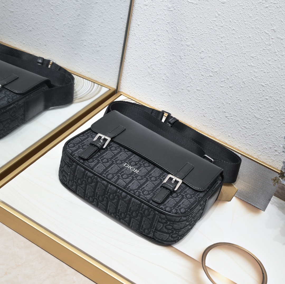 Dior Messenger Bag 4401 LM081 23cm
