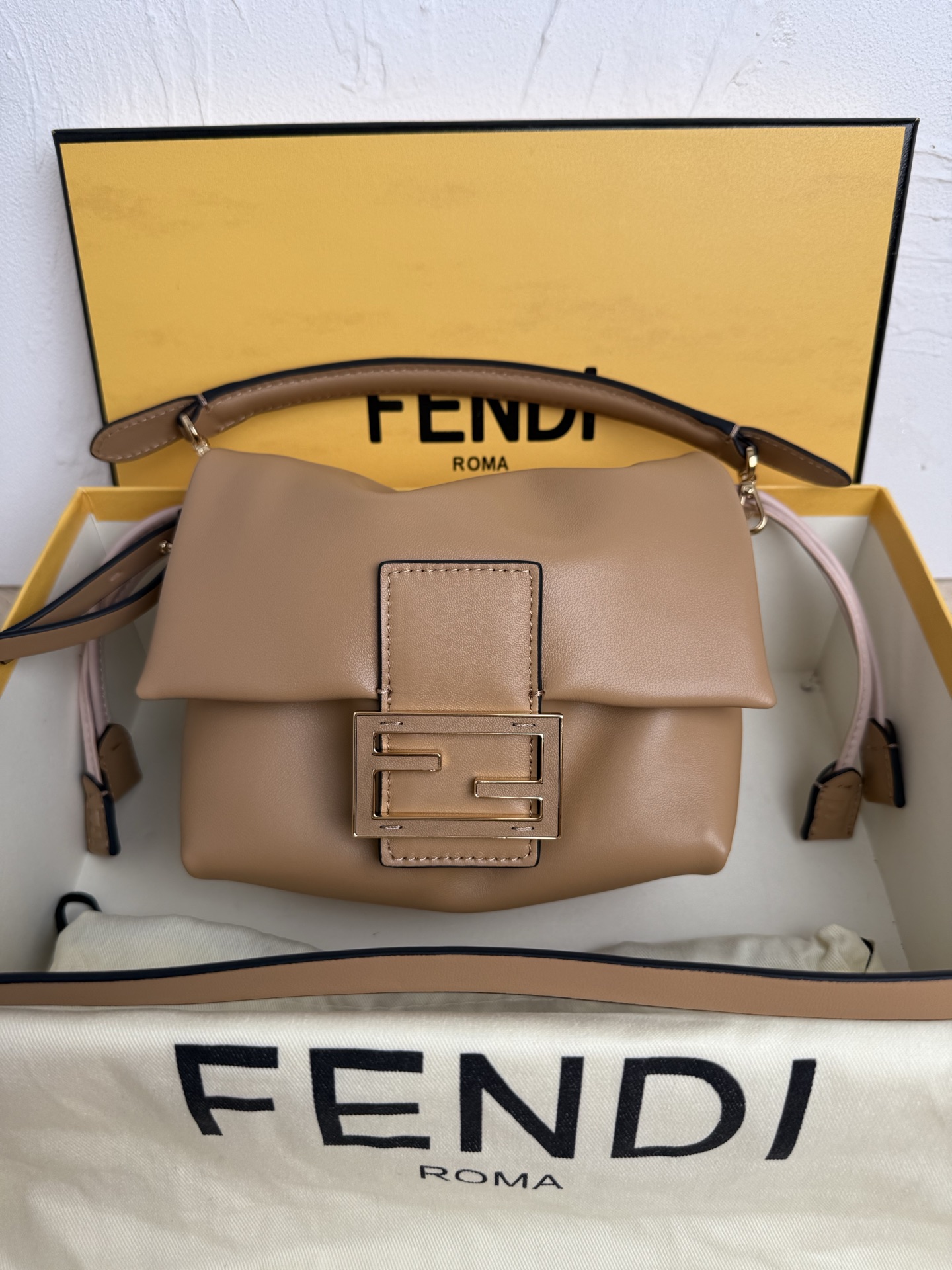 Fendi Shoulder Bag Ladies' Favorite
