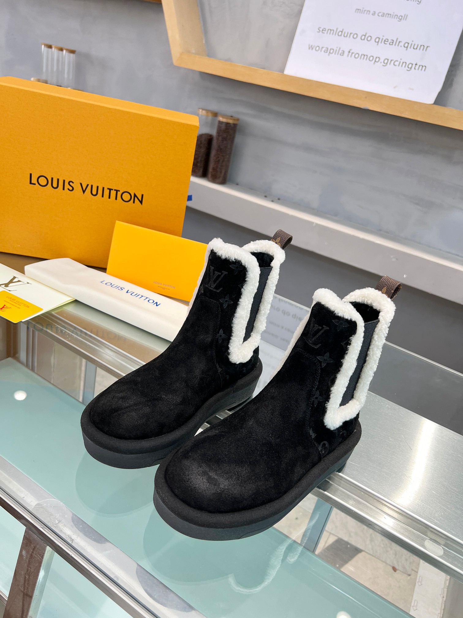 LV 012 boots HL003