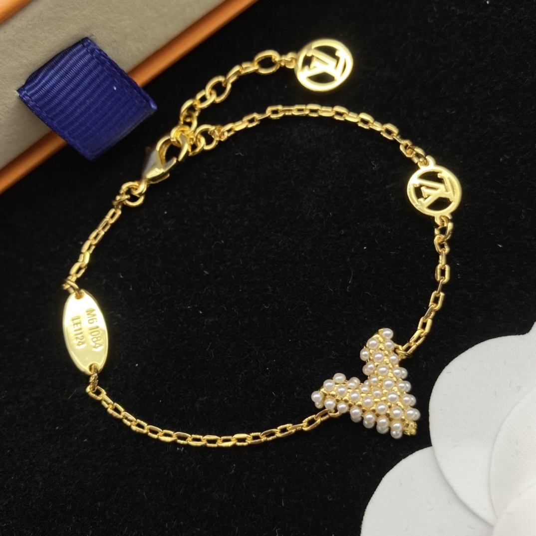 Louis Vuitton Jewelry Bracelets letter V Pearl temperament retro