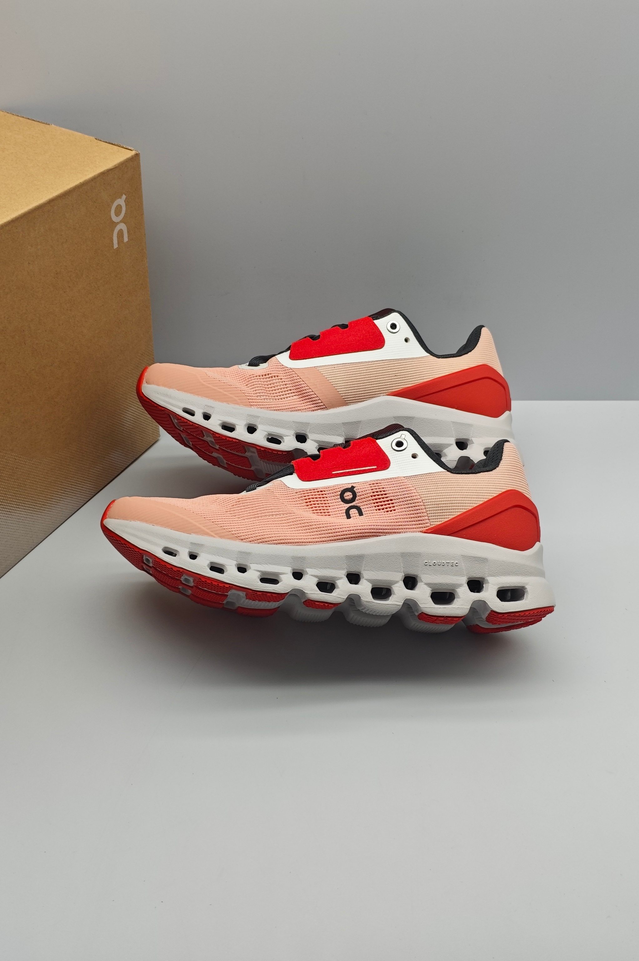 On Cloud Sneakers Sports shoes ON Cloudstratus 2