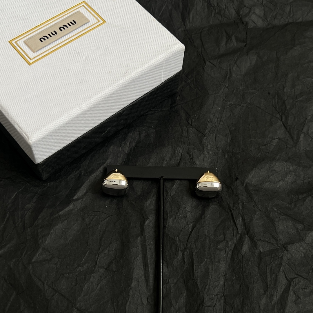 Miu Miu Jewelry Earring Small and Exquisite with Full Design Sense