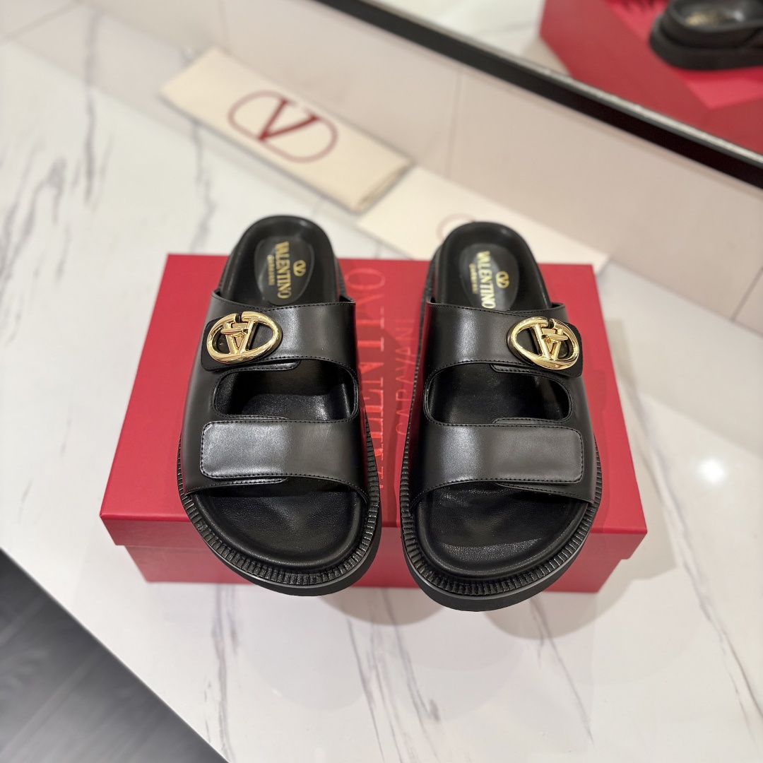 Valentino Shoes Ladies' Favorite Slipper 2025 New beach women's slippers