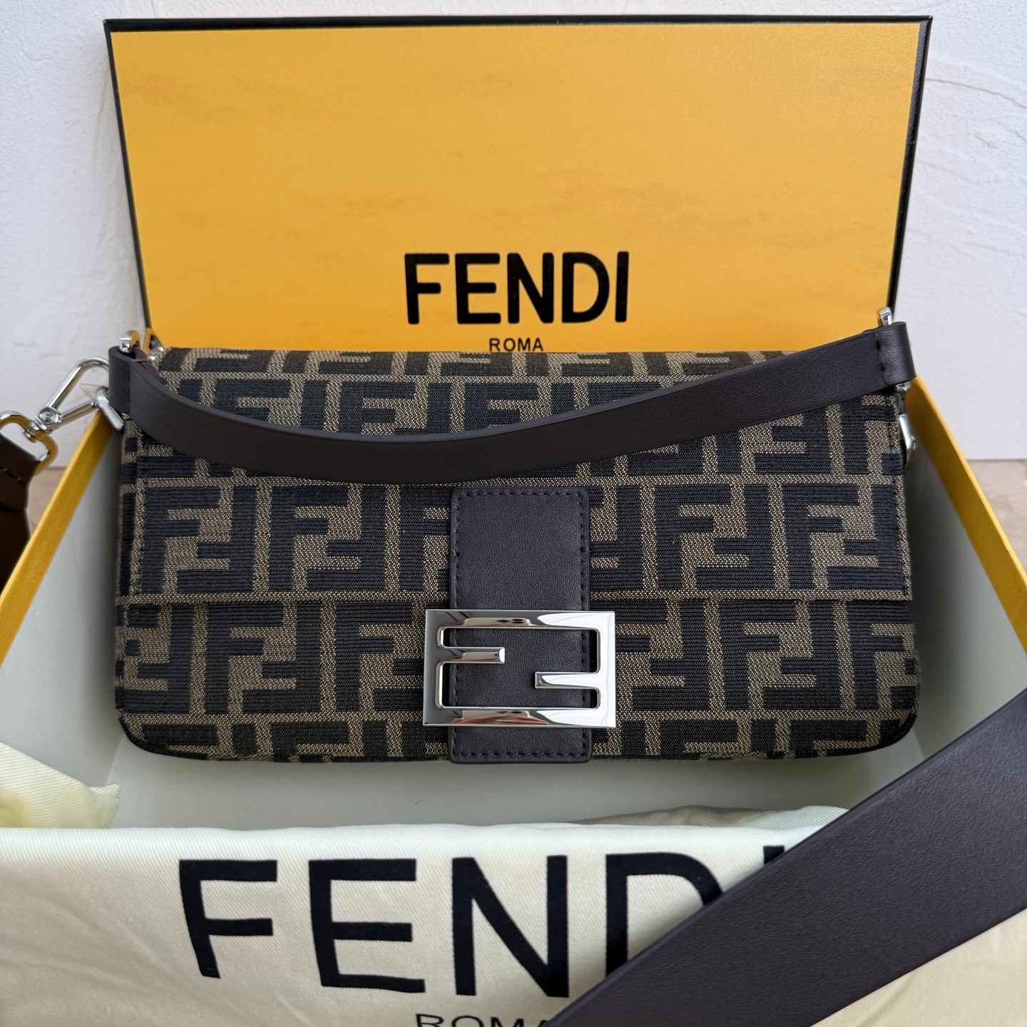 Fendi Shoulder Bag Ladies' Favorite