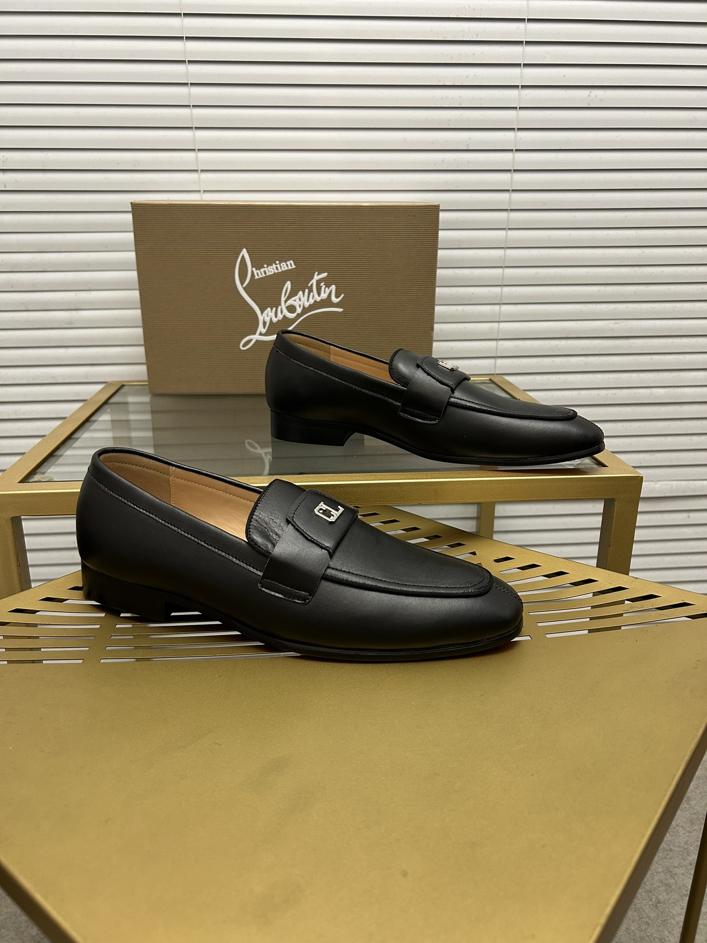 Christian Louboutin 056 Casual shoes HL003