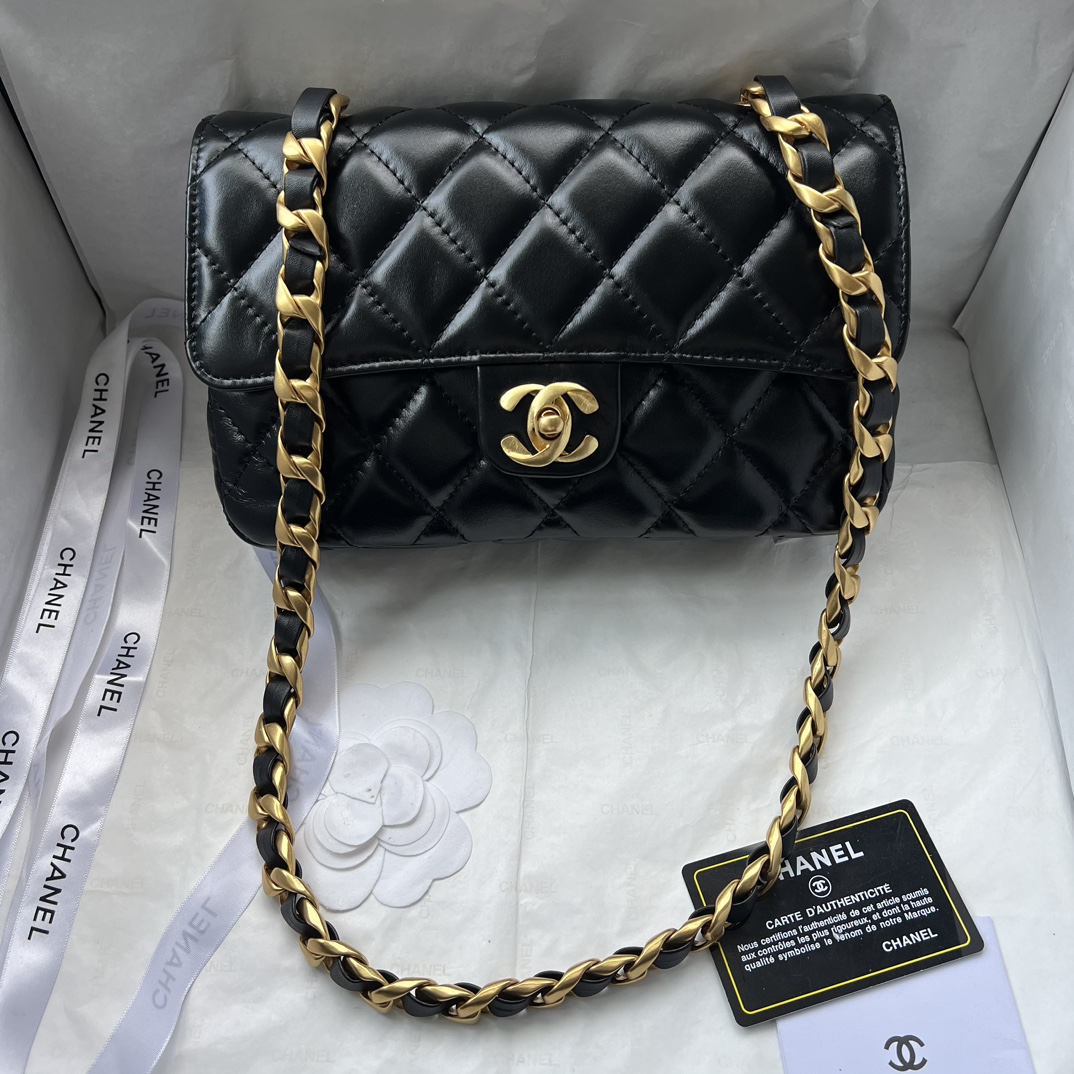Chanel Chunky Chain Underarm Bag Cowhide