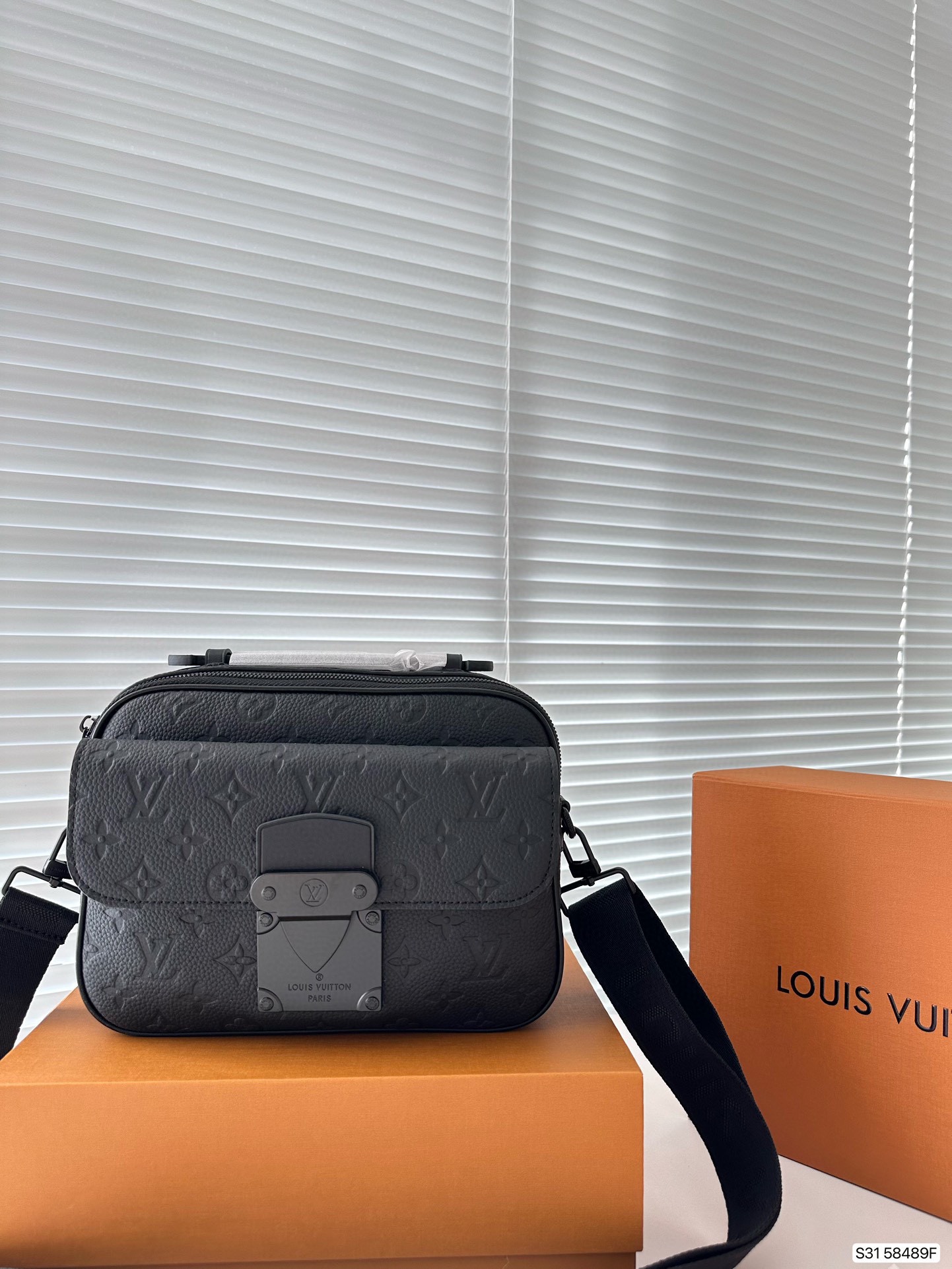 10A + quality LV S Lock Messenger Bag M58489 DB022 24cm