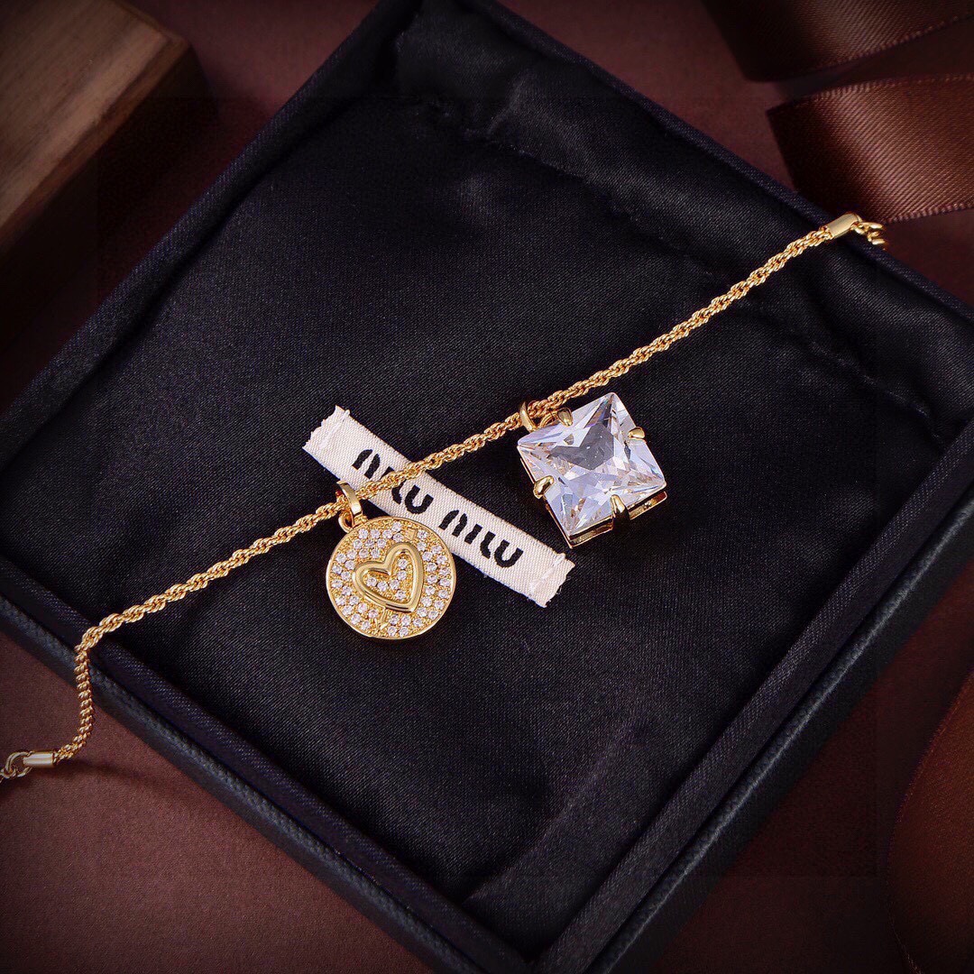Miu Miu Jewelry Bracelets Precious Diamond Letter Circle Pendant