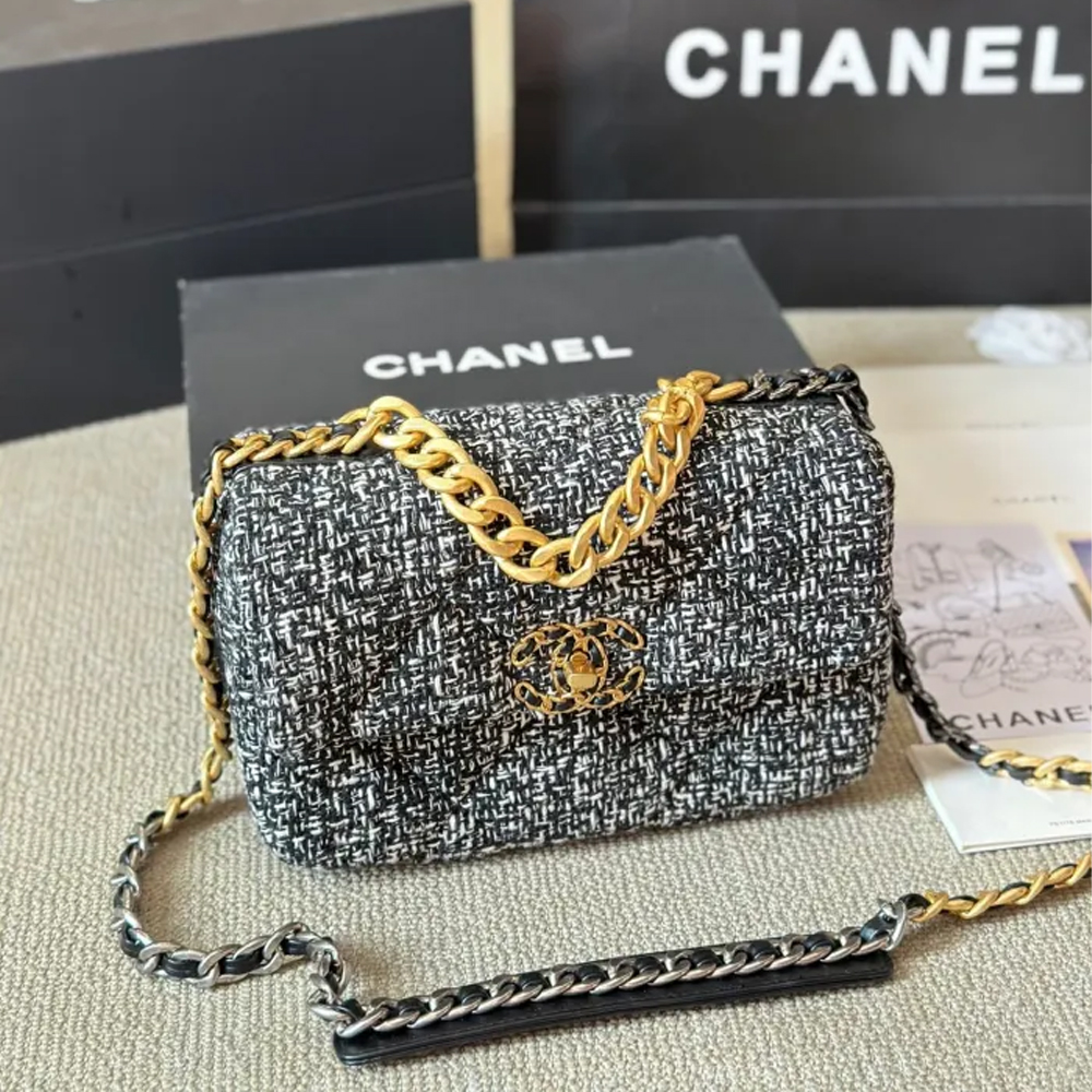 Chanel Shoulder Bag 026 DB571 26cm