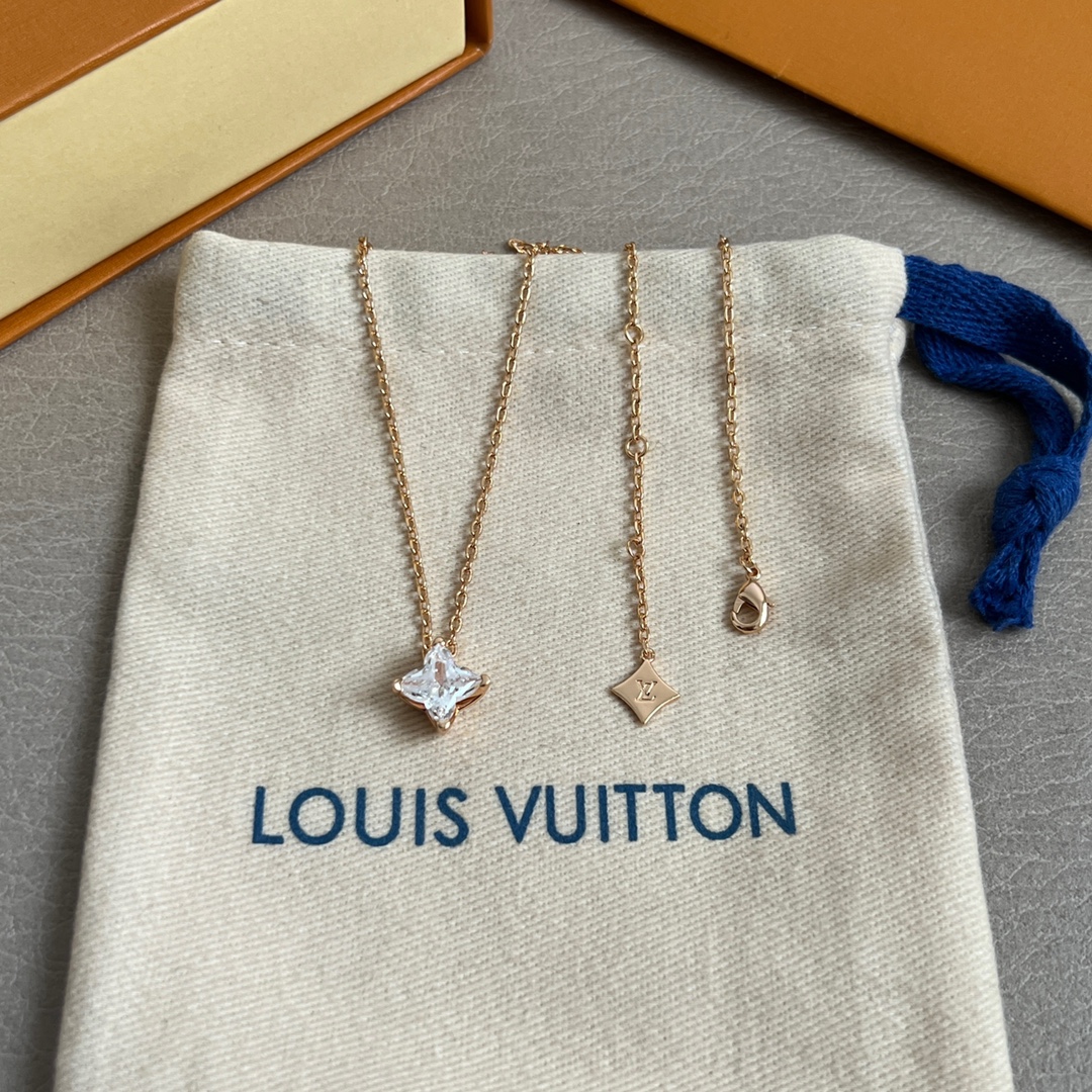 Louis Vuitton Jewelry Necklace Unique four-pointed star