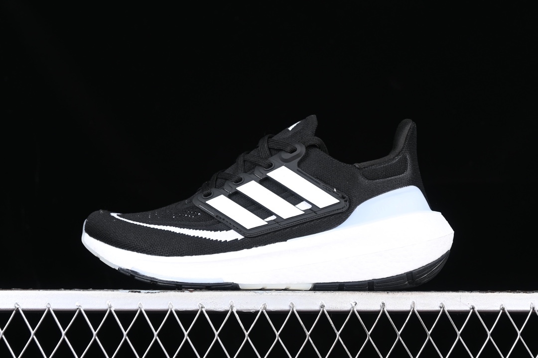 Ad Ultra Boost Light 23 Black HP9203 XM542