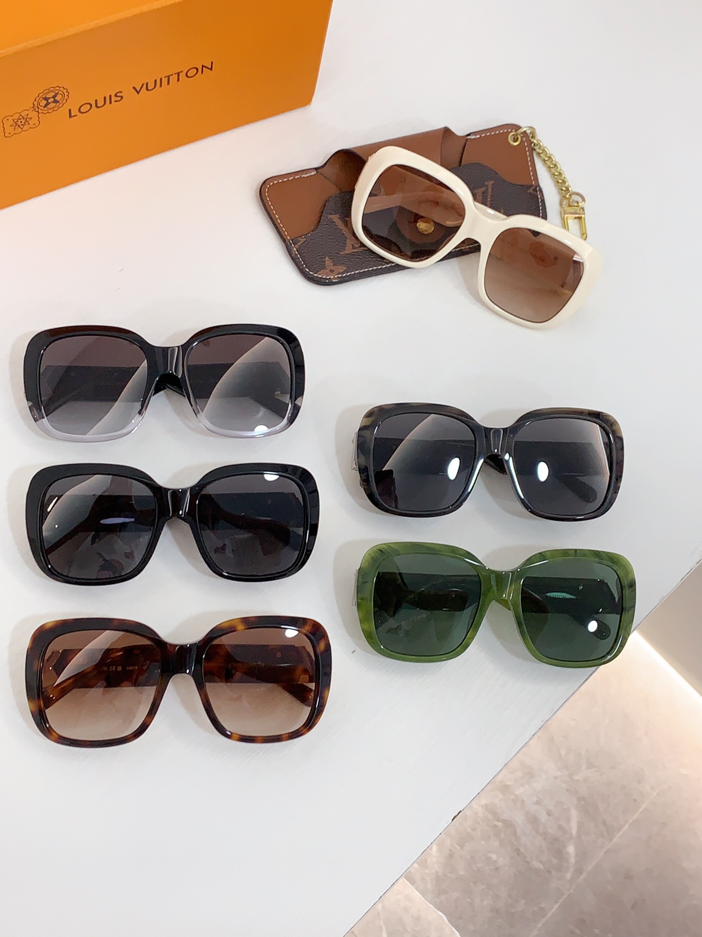 LV Sunglasses Z2133E SM061