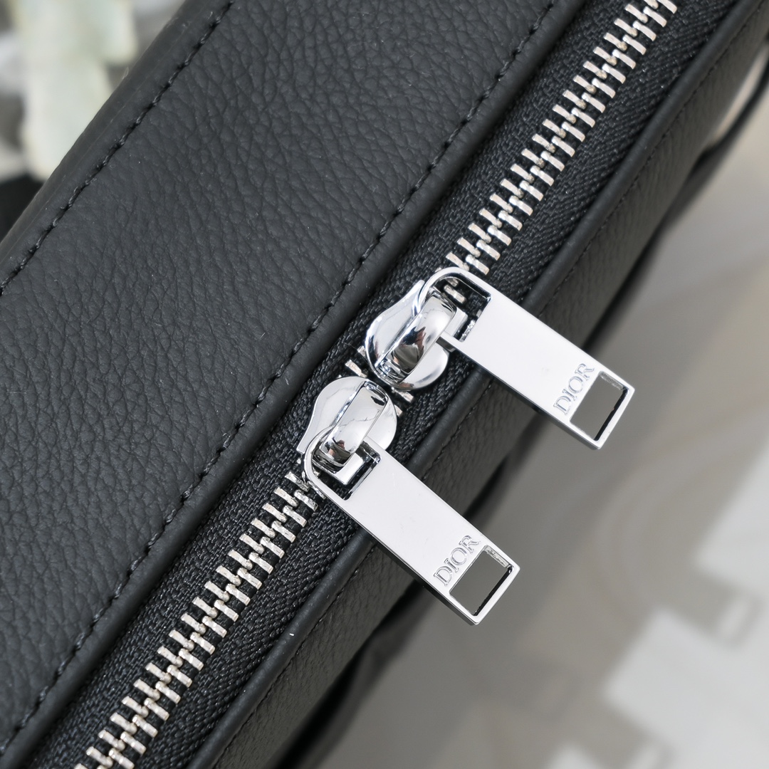 Dior Safari Messenger Bag 1050 XB012 22cm