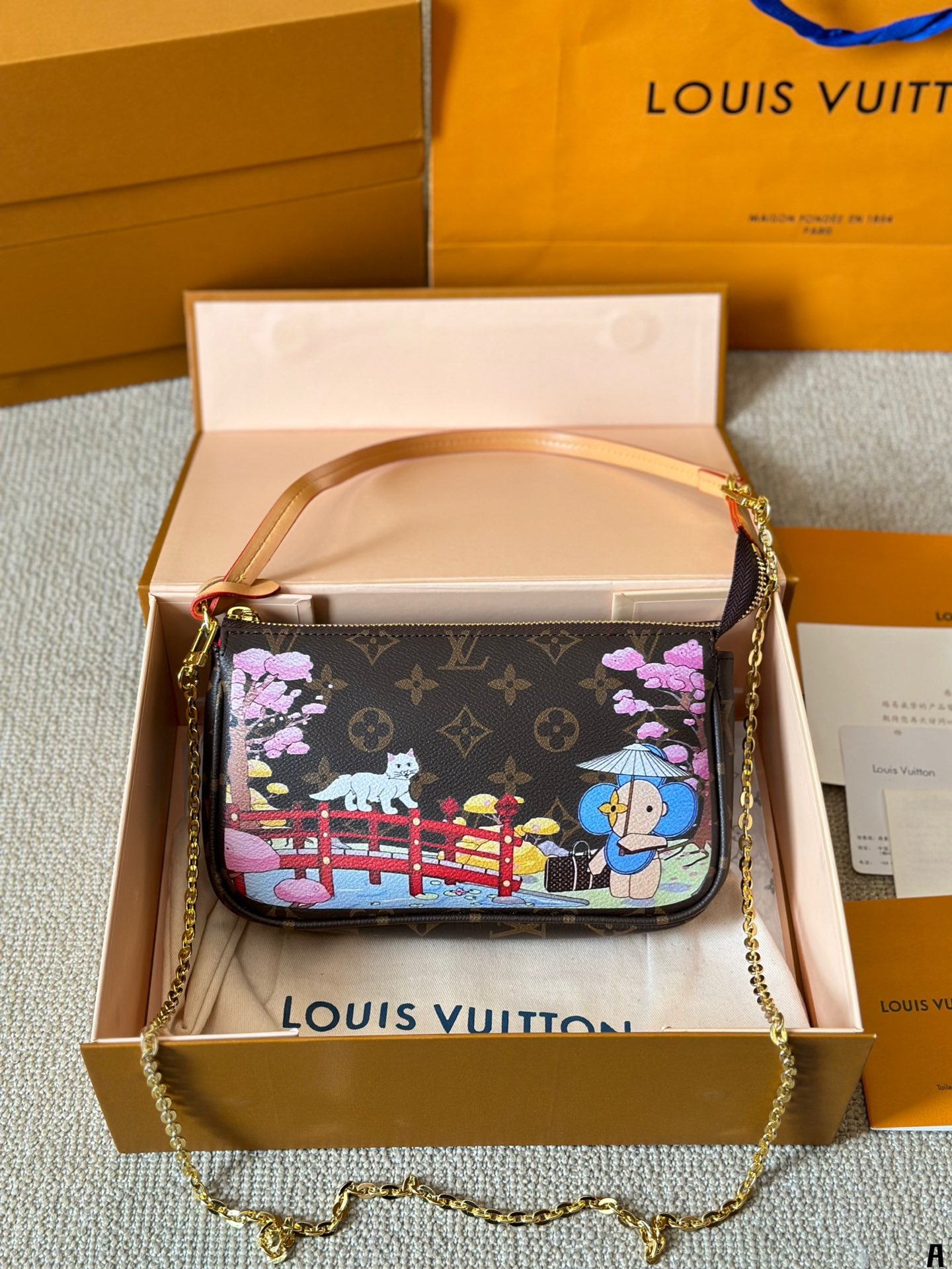 LV Pochette Bag 043 DB021 21cm
