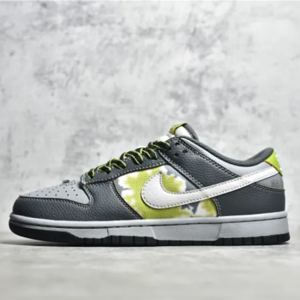 HUF×NK SB Dunk Low  Friends and Family  FD8775-002