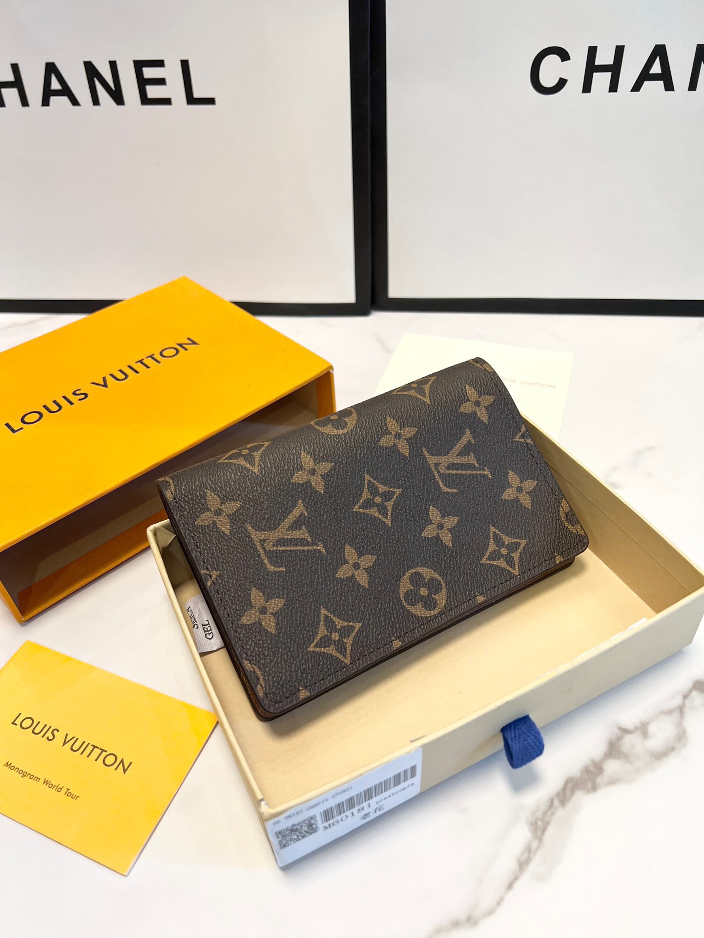 LV Passport holder M60181 LM58 10.5cm