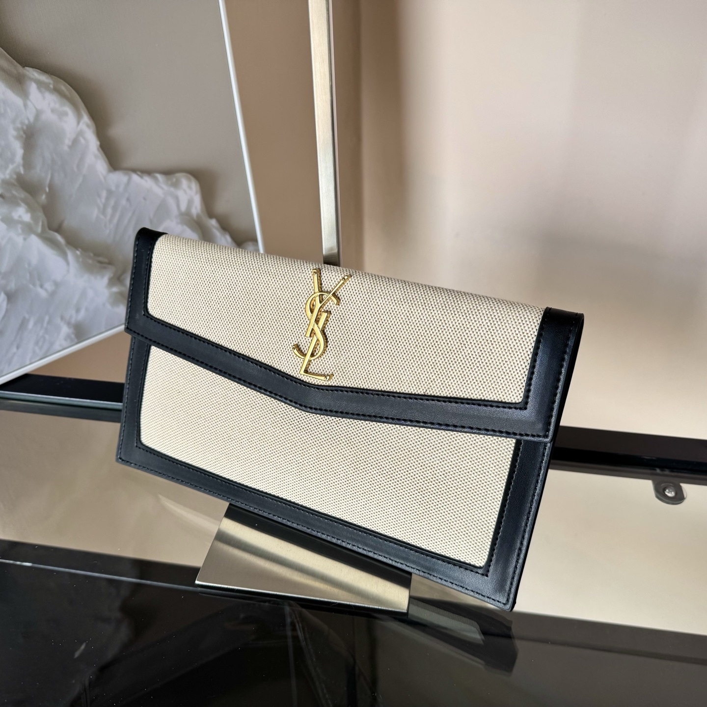 Saint Laurent Shoulder Bag Ladies' Favorite Uptown