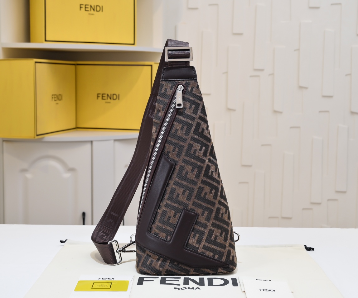 Fendi Shoulder Bag 99030 LM071 18cm