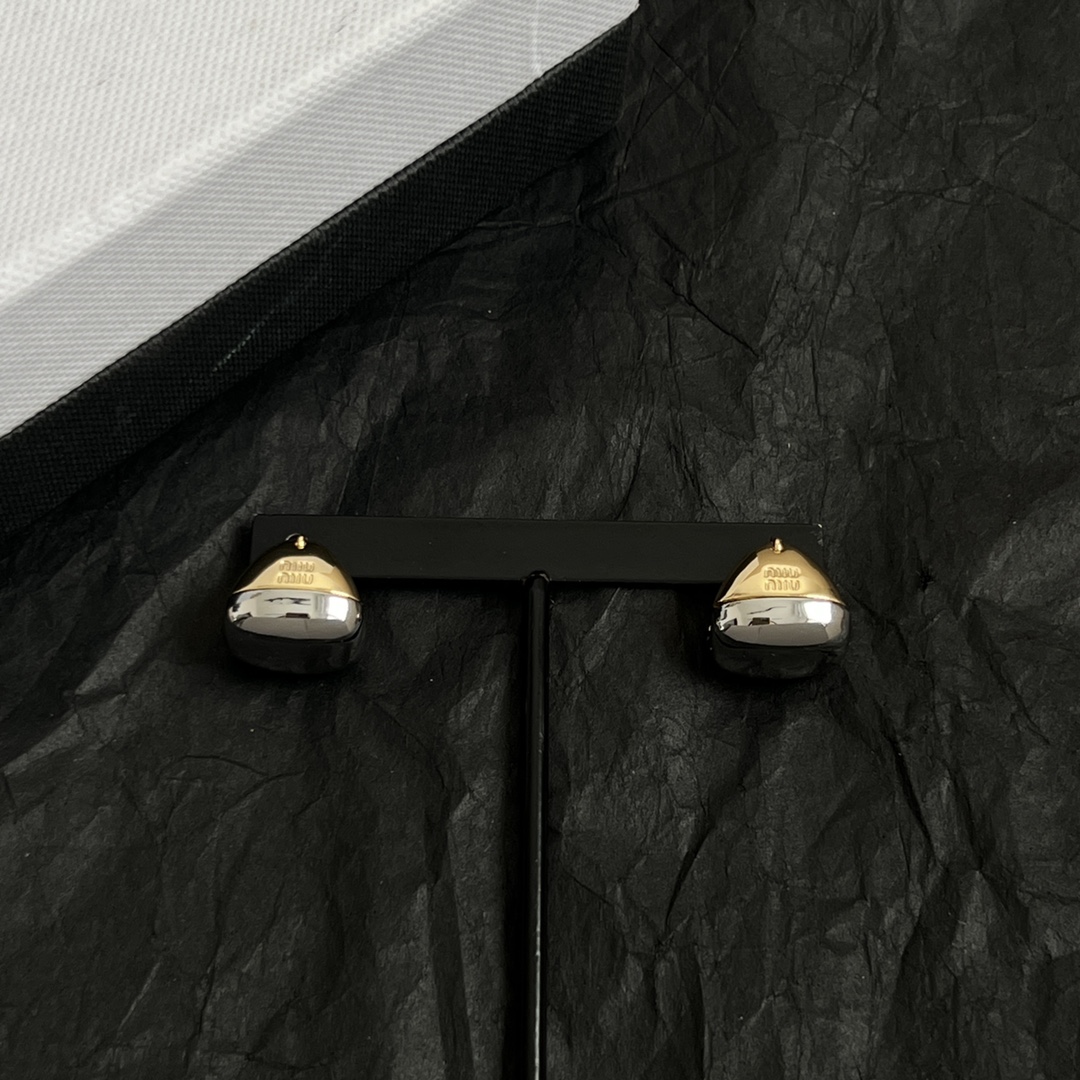 Miu Miu Jewelry Earring Small and Exquisite with Full Design Sense