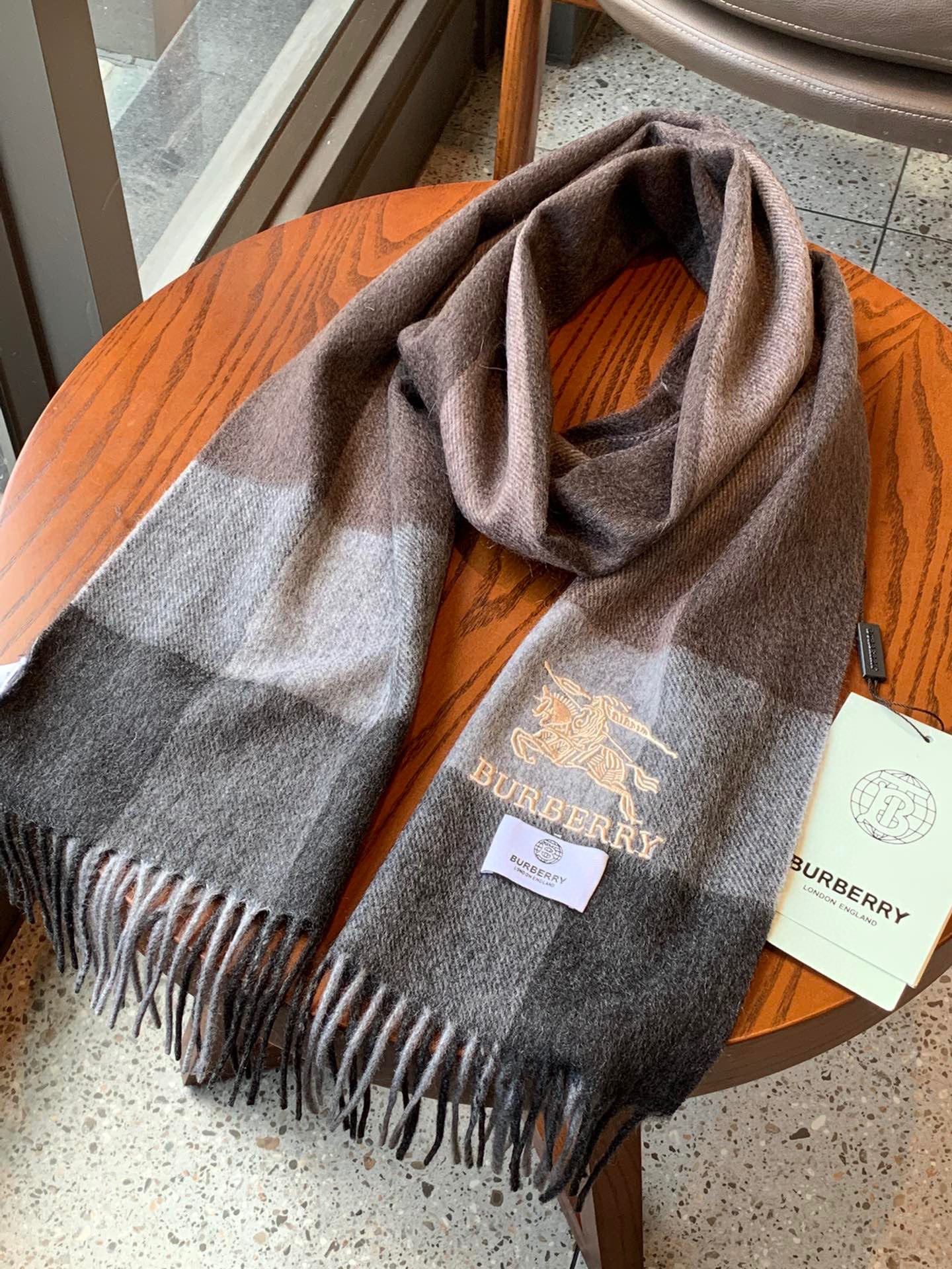 Burberry Scarf Two-Tone Scarf 100% Cashmere 30*180cm Accessories