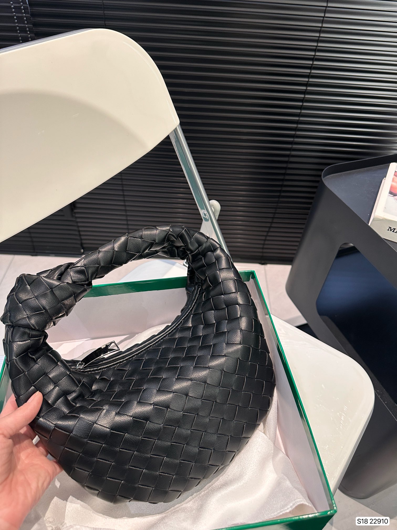 Bottega Veneta Handbag 22910 DB551 27cm