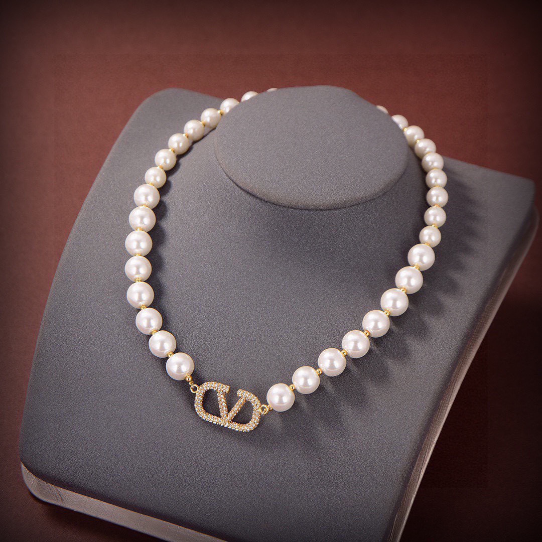 Valentino Necklace Diamond-Encrusted Hollow Logo Pearl Necklace Jewelry