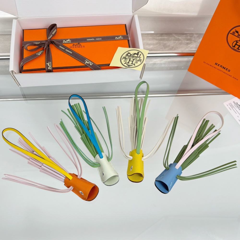 Hermes Key Chain Poisson Imported Calfskin Keychain Pendant 17.5cm*3cm Lanyard Length 21.5cm Accessories