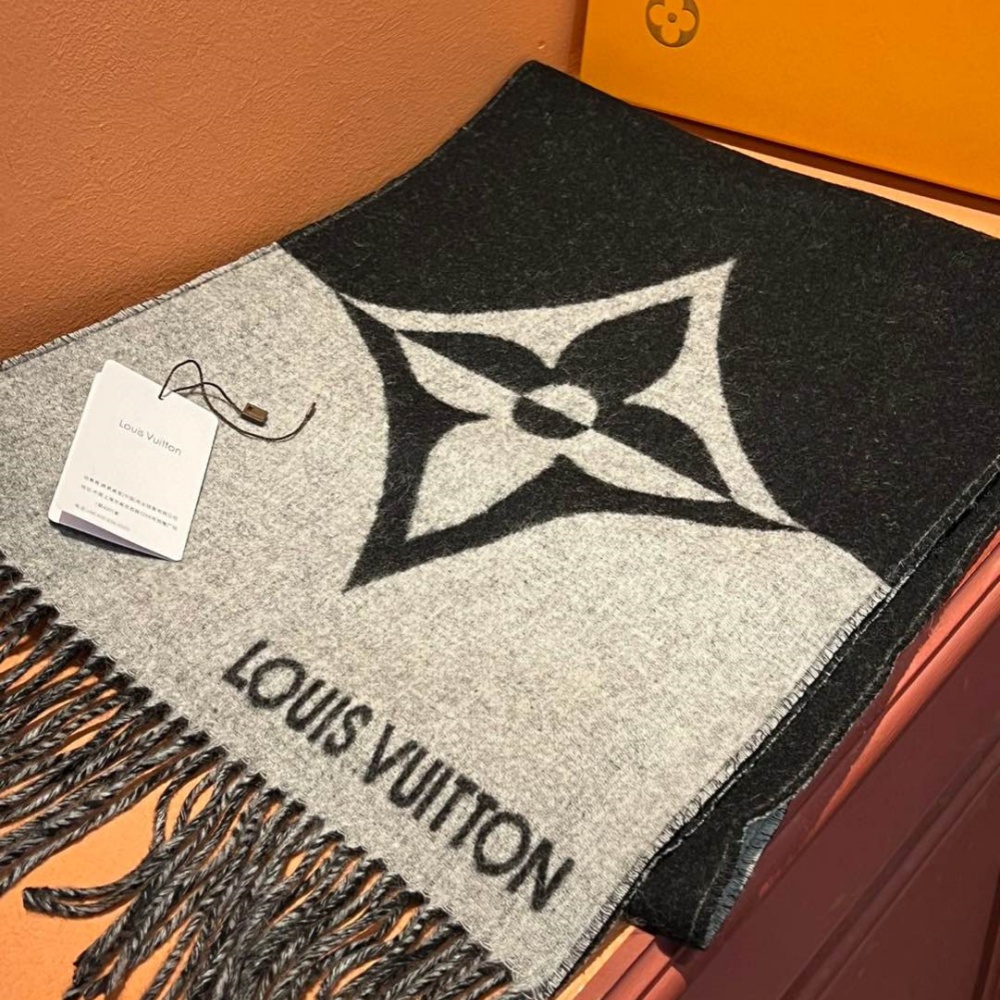 Louis Vuitton Scarf Graphic Dual Scarf 90% Sheep Wool 10% Cashmere 32.5*192cm Accessories