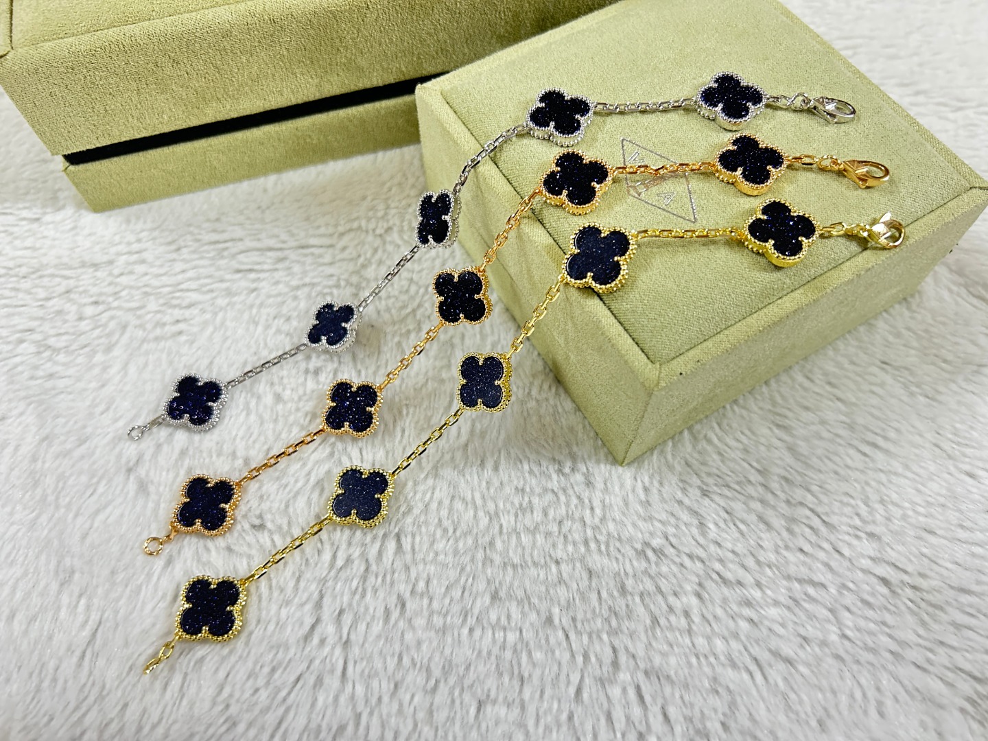 Van Cleef & Arpels Jewelry Bracelets Five flower magic colored stone bracelet