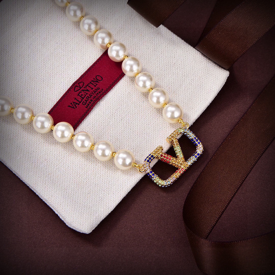 Valentino Necklace Colored Diamond Hollow Logo Pearl Necklace Jewelry