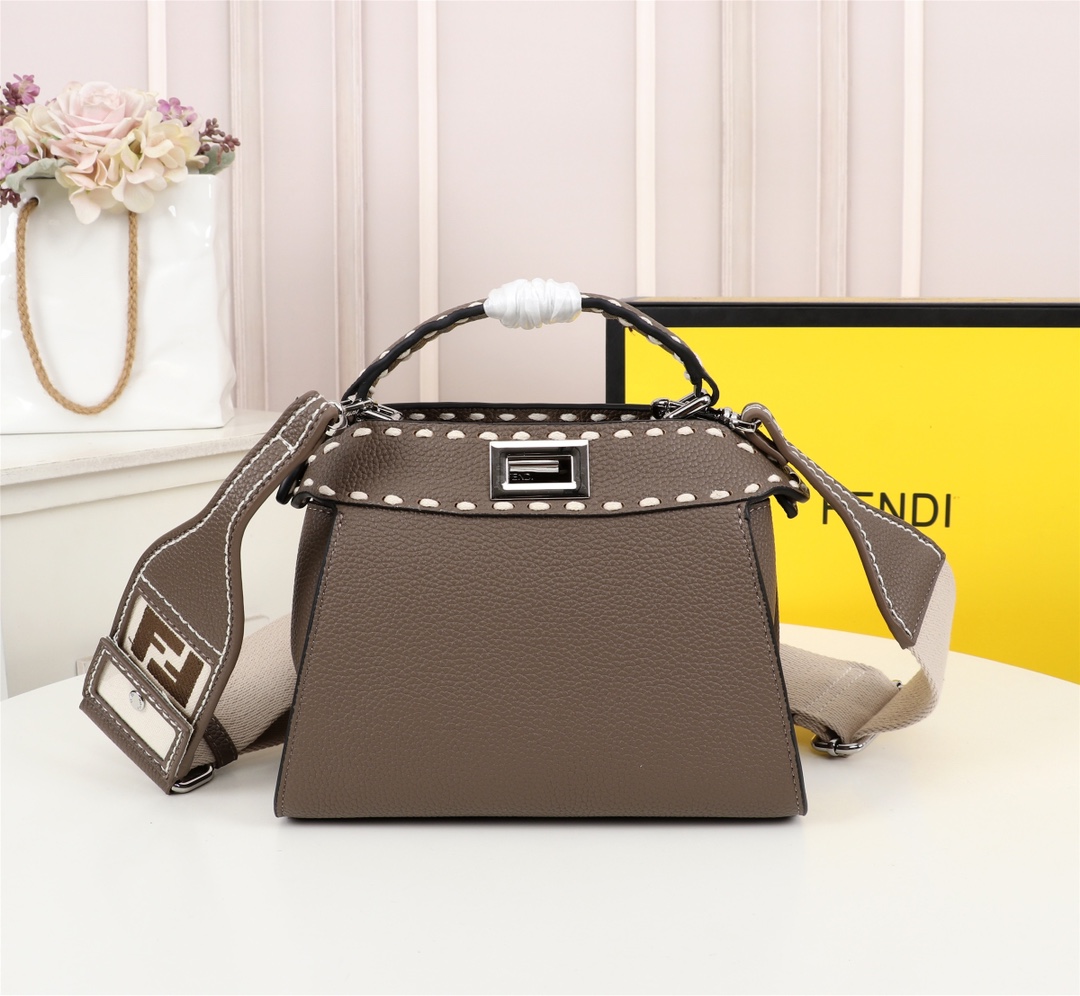 Fendi1120JQE042 23*19 cm